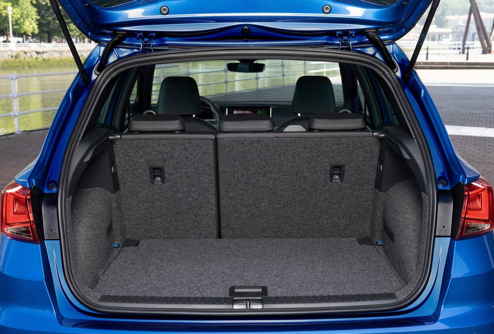 seat arona maletero